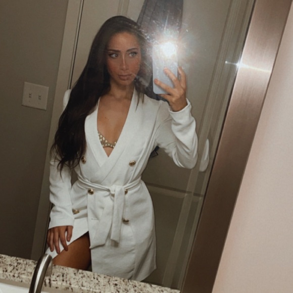 Meet your Posher, Alexandra 🌸 - Picture 2 of 2